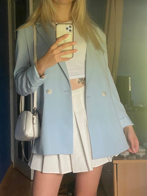 Blue zara blazer - white zara crop top - white skirt bershka - white purse davidjones - all stars White Skirt And Top, Blue Blazer Outfit, Light Blue Blazer, Professional Outfit, Blazer White, White Purse, Blazer Outfit, Zara Blazer, Blazer And Skirt