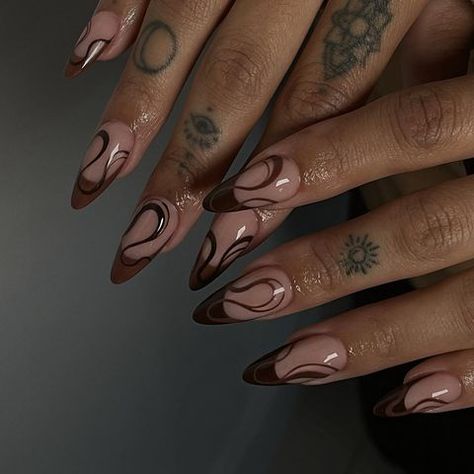 𝐓𝐫𝐚𝐜𝐢𝐞 • 𝐇𝐨𝐮𝐬𝐭𝐨𝐧 𝐀𝐫𝐭𝐢𝐬𝐭 (@traciethetech) • Instagram photos and videos Trendy Brown Nails, Maquillage On Fleek, Space Nails, Edgy Nails, Vibrant Nails, Spring Nail Art, Spring Nail, Brown Nails, Decadent Chocolate