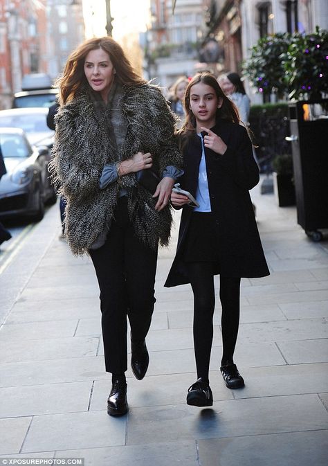 Dinner for three: Trinny Woodall joins her daughter Lyla Elichaoff and partner Charles Saa... Trinny Outfits, Dinner For Three, Trinny London, Silhouette Fashion, Plus Size Capsule Wardrobe, Men's Capsule Wardrobe, Trinny Woodall, Oxford Shoes Outfit, Fashion Silhouette