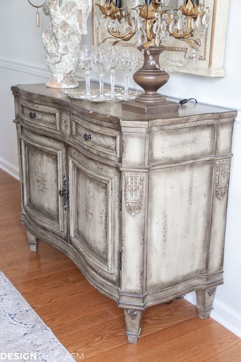 Have you got a piece of furniture that could use some freshening up? Here’s how I used shades of white chalk paint to update a vintage sideboard. ----- #chalkpaintedfurniture #howtopaintfurniture #howtousechalkpaint #whitechalkpaint #diningroomdecor #diningroomideas #vintagesideboard #frenchcountry #frenchcountrydecor #designthusiasm Chalk Painted Sideboard, White Chalk Paint Furniture, Antique White Furniture, Antiquing Furniture Diy, Painted Sideboard, Painting Wood Furniture, Chalk Paint Colors, Refinished Furniture, Shabby Chic Dresser