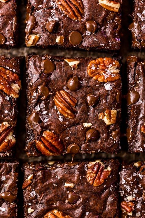 Bourbon Brownies Recipes, Confectionary Recipes, Bourbon Brownies, Brownies Decorados, Boozy Recipes, Boozy Treats, Pecan Brownies, Baker By Nature, Boozy Desserts