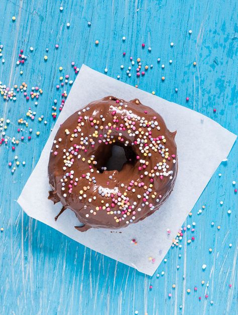 Easy peasy baked peanut butter nutella doughnuts | Recipes From A Pantry Nutella Peanut Butter, Oreo Donuts, Nutella Donuts, Mini Donuts Maker, Easy Donut Recipe, Easy Donuts, Homemade Donuts Recipe, Peanut Butter Nutella, Diy Donuts