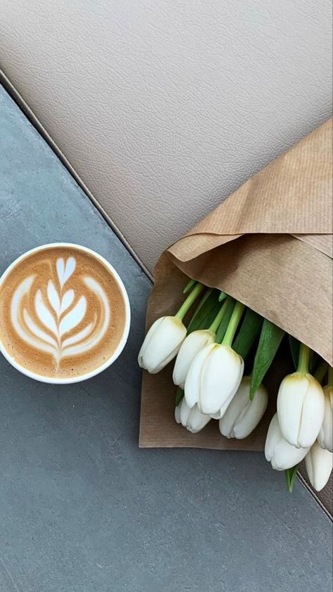 Beautiful Roses Flowers, Matcha Art, Robusta Coffee, Fresh Coffee Beans, Coffee Latte Art, Coffee Obsession, Cream Aesthetic, Honey Roasted, Coffee Tasting