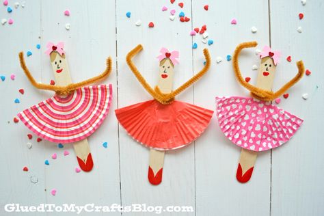 Inspired by our recent experience at the local ballet and my contributor post over at the Darice blog – today’s Popsicle Stick Ballerinas Kid Craft is for the girls in your life! I admit it. My son had NOTHING to do with this particular blog post and I’m so glad I have something “girly” to … Cupcake Paper Crafts, Ballet Crafts, Cupcake Liner Crafts, Popsicle Stick Crafts For Kids, Ballerina Kids, Dance Crafts, Popsicle Crafts, Popsicle Stick Crafts, Popsicle Stick