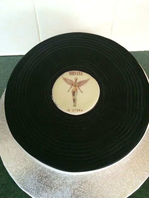 Vinyl Birthday Cake, Nirvana Birthday Cake, Nirvana Birthday Party, Grunge Birthday Cake, Nirvana Cake, Nirvana Vinyl, Vinyl Cake, Record Cake, Nirvana Fashion