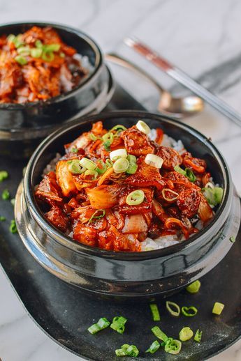 Korean Pork Belly, Koreansk Mad, Korean Pork, Woks Of Life, Korean Food Recipes, Crispy Pork Belly, Kimchi Recipe, Korean Cooking, Crispy Pork