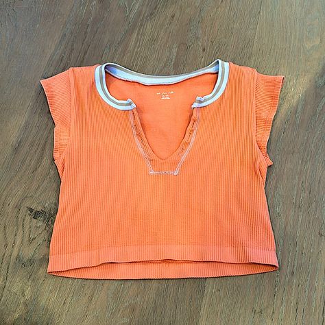 This Shirt Is In Brand New Condition And Is A Beautiful Orange With A Light Blue Collar. It’s From Urban Outfitters And Is Called The Go For Gold Shirt. Outer Banks Stuff To Buy, Go For Gold Top Outfits, Thrifted Tank Tops, Cute Clothes Preppy, Preppy Things To Buy, Tops For School, Cutest Sweatshirts, Vsco Clothes, Cute Tops Aesthetic