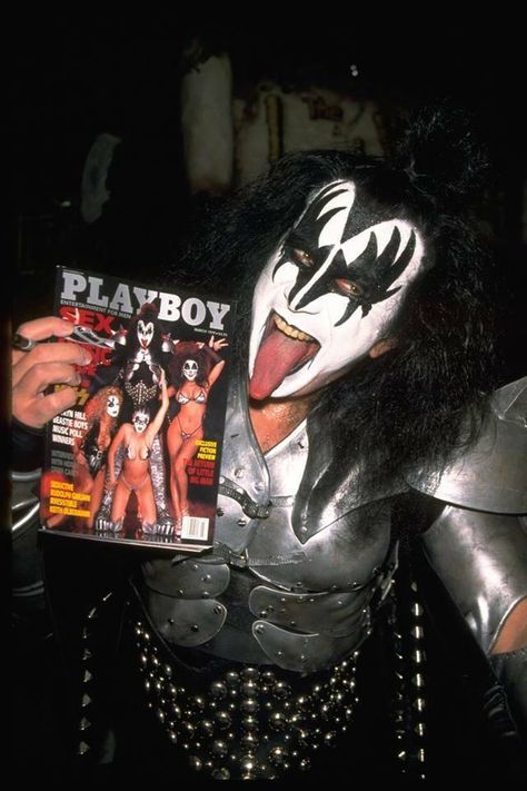 Gene Simmons Makeup, Kizz Band, Gene Simmons Kiss, Vinnie Vincent, Kiss Images, Rock Band Posters, Kiss Army, Kiss Pictures, Ace Frehley