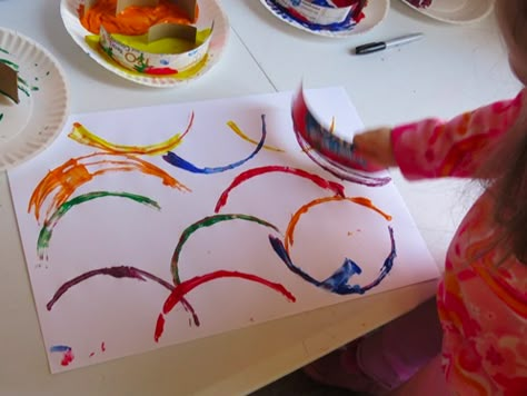 Rainbow Tracing Preschool, Rainbow Crafts For One Year Olds, Easy Rainbow Painting, Rainbow Paintings, Process Art Preschool, Rainbow Lessons, Rainbow Abstract Painting, Oatmeal Container, Summer Abstract