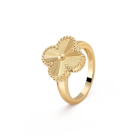 Vintage Alhambra ring, guilloché yellow gold.