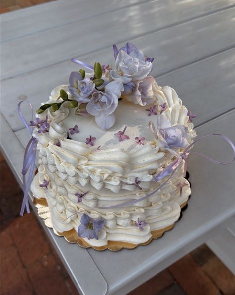 Pretty in purple 🫶 | Instagram Light Purple Birthday Cake, Light Purple Cake, Purple Flower Cake, Cake Boxes Diy, Purple Birthday Cake, Purple Instagram, 30th Birthday Ideas For Women, Purple Cakes Birthday, Lavender Cake