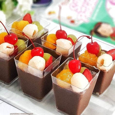 Puding Coklat Cup, Plating Puding, Silky Pudding, Minuman Starbucks, Fruit Pudding, Resep Salad, Buka Puasa, Pudding Cups, Dessert Boxes