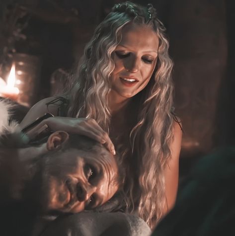 Icon Vikings Helga, Helga Vikings, Vikings Season 1, Winter Veil, Vikings Series, Viking Aesthetic, Viking Series, Vikings Ragnar, Late Middle Ages