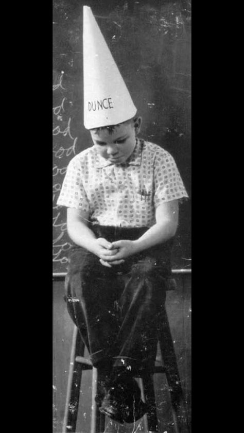 Dunce cap ... Never had to do this but always saw on tv as a kid. Dunce Cap, Collage People, Boomer Style, Ruth Gordon, School Discipline, Old School House, School Daze, Nyc Art, Vintage School