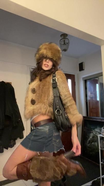 Russian Bimbocore Outfits, Fur Hat Outfit, Hat Outfit Fall, Mini Jeans Skirt, Girly Casual, European Girl, Skirt Styling, Mini Jeans, Fur Coat Outfit