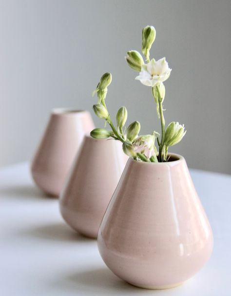 Pink Ceramic Bud Vase Handmade Small Flower Vase Pottery - Etsy Pottery Bud Vases, Bud Vases Pottery, Modern Pottery Ideas, Clay Vases Pottery, Modern Bud Vases, Clay Vase Ideas, Minimalist Ceramics, Modern Minimalist Home Decor, Small Flower Vase