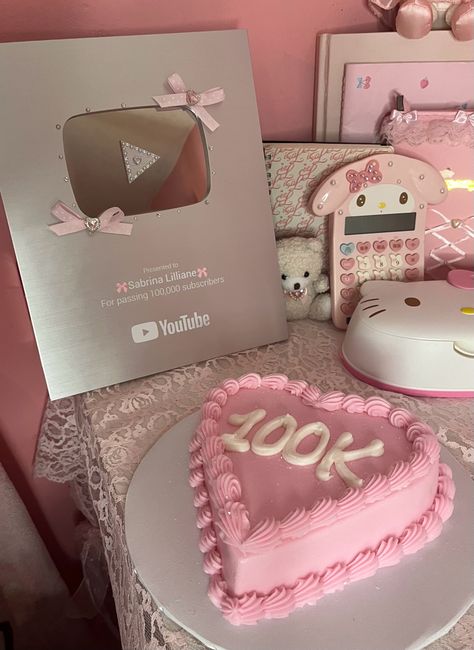 Pink Youtuber Aesthetic, 100k Subscribers Youtube, Vlogger Aesthetic, Youtuber Aesthetic, Pinterest Vision Board, Girly Boss, Pink Princess Aesthetic, Vision Board Collage, Influencer Aesthetic