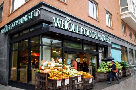 Restaurant Tips, Fruit And Veg Shop, Organic Store, Food Knowledge, Grocery Store Design, Supermarket Design, Organic Groceries, Fruit Shop, Cooking 101