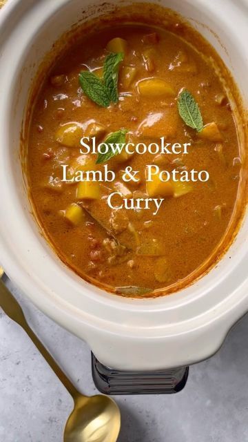 BORED OF LUNCH on Instagram: "Slowcooker Lamb & Potato Curry 🍛🥔 372 cals a serving No peeling or boiling potatoes here it cooks in the sauce, you don’t even have to boil the kettle for the stock! This absolutely stunning curry really packs flavour with the addition of fresh mint it is flavour overload. You can swap the lamb for chicken thigh or beef for a really rich, flavoursome curry. Very filling too so will stretch far portion wise. Ingredients - 300g of lamb OR chicken or beef - 6 pot Boiling Potatoes, Slow Cooker Roast Beef, Slow Cooker Lamb, Slow Cooked Lamb, Lamb Curry, Beef Curry, Potato Curry, Crockpot Recipes Slow Cooker, The Lamb