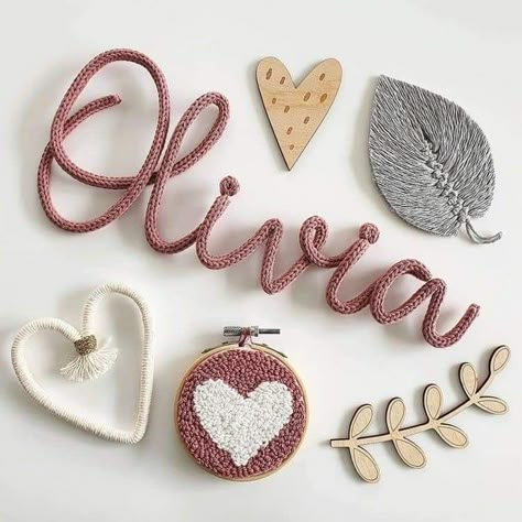 I Cord Projects With Wire, Knitted Name Sign, Wire Art Christmas, Knitted Names, Knit Letters, Baby Door Decorations, Knitted Wire Names, Knitted Letters, Knitted Wire Words