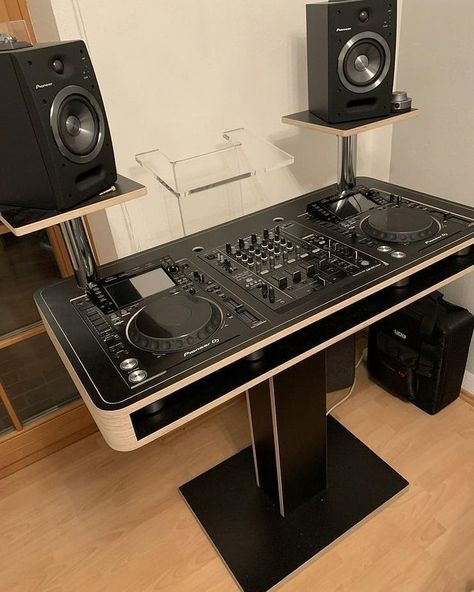 Dj Table Dj Setup, Dj Table Design Dj Booth, Turntable Furniture Design, Dj Furniture, Dj Pics, Turntable Furniture, Hifi Furniture, Home Studio Desk, Dj Decks