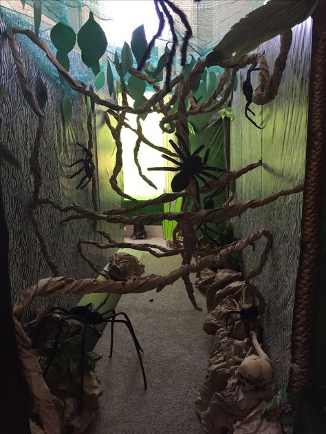 Haunted Zoo Theme, Spooky Jungle Decorations, Zoo Halloween Decorations, Jungle Haunted House, Jungle Halloween Decorations, Spooky Forest Decorations, Cryptid Party Decorations, Jumanji Party Decorations, Haunted Jungle Halloween