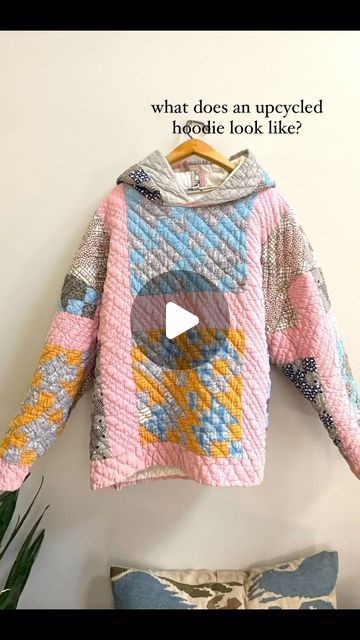 Karen Sullivan - Textile Upcycler on Instagram: "The better questions is what textile can you use for upcycling into a hoodie? Or for that matter almost anything! Curtains, sleeping bags, tablecloths, throw blankets, wool blankets, bedspreads and of course quilts! And don’t forget deadstock, waste stock, remnants and scraps! #upcycledquilt #upcycledjacket #upcycledcurtains #upcycledchenille #upcycledsleepingbags #upcycledtablecloth #upcycledbedspread #upcycledblankets" Upcycle Linen, Upcycled Quilt, Hoodie Upcycle, Upcycled Jackets, Quilt Coat, Funky Style, Quilted Clothes, Vintage Towels, Wool Blankets