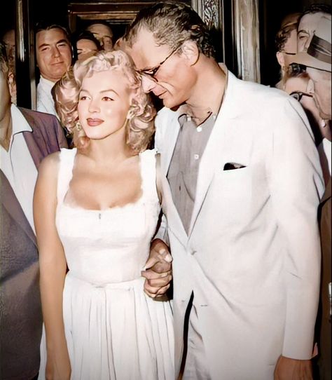 Marilyn Monroe Wedding Dress, Monroe Wedding Dress, Marilyn Monroe Wedding, Marilyn Monroe White Dress, Marilyn Monroe Outfits, Marilyn Monroe Portrait, Fashion 50s, Marilyn Monroe Fashion, Vintage Hollywood Glamour