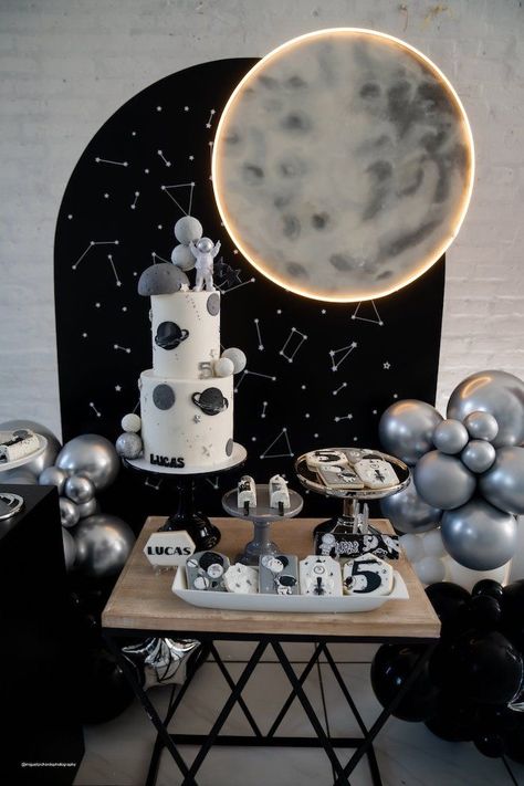 Spaceship Theme Party, Arches For Parties, Nasa Party Ideas, Space Birthday Decor, Two The Moon Birthday Party Decorations, Space Theme Birthday Decor, Moon Decorations Party, Baby Boys 1st Birthday Themes, Outerspace Birthday Theme