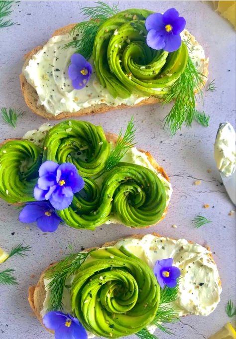 French Onion Bread, Everything But The Bagel, Onion Bread, Amazing Food Decoration, Breakfast Plate, Fancy Food, Snacks Für Party, Fresh Dill, Fun Baking Recipes