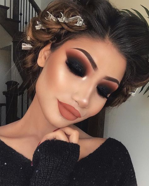 ALINA on Instagram: “Thank you for all the love on this look. 🍁🎃 Eyes: @hudabeauty Desert dusk + @anastasiabeverlyhills "Noir" eyeshadow Lips: "Truffle" &…” Dark Makeup, Make Up Nails, Eye Looks, Up Nails, Makeup Goals, Make Me Up, Make Up Ideas, Make Up Looks, Eyeshadow Looks