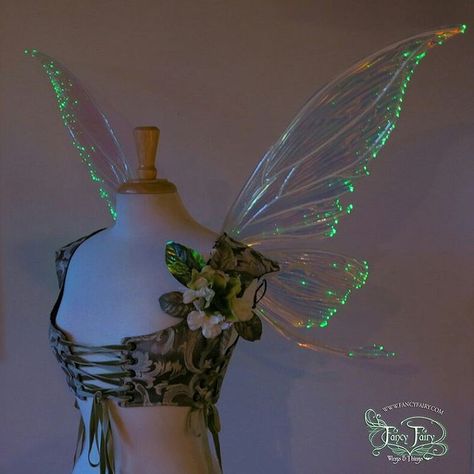 The light up Titania wings @katyperry wore for the #h&m holiday video, before the crystals were added and with low light to show the green pixie sparkles of LED lights. The very first set that Jordan helped make with me. I'm still over the moon that #katyperry or as I'm going to prefer to call her now, #katyfairy wore them in such spectacular fashion! ✨❤✨ #katyperryholiday #h&mholiday Fairy Wings Aesthetic, Iridescent Fairy, Diy Fairy Wings, Fairy Wings Costume, Fairy Woodland, Bee Wings, Fairy Party, Fairy Aesthetic, Woodland Fairy