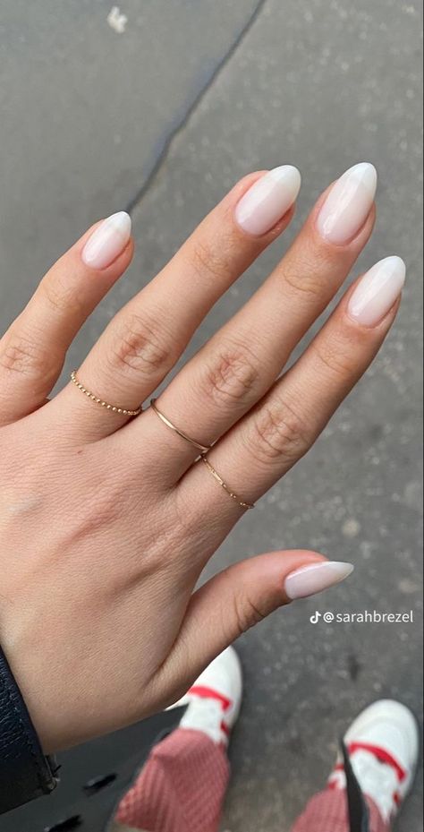 White Neutral Nails, White Almond Nails, White Gel Nails, Unghie Sfumate, Milky Nails, White Acrylic Nails, Cream Nails, Oval Nails, Neutral Nails