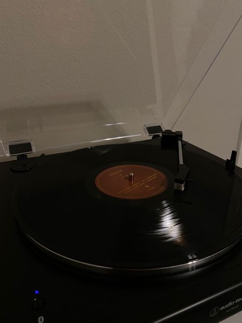 Vinyl Records Aesthetic, Record Player Aesthetic, Records Aesthetic, Mead Hall, Audiophile Turntable, Vinyl Turntable, Turntable Record Player, Phono Cartridge, Vinyl Player