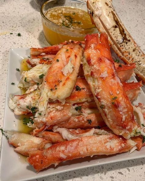 Crab legs😍😍- pinterest: @TRUUBEAUTYS💧 Yummy Seafood, Soul Food Dinner, Food Babe, Makanan Diet, Crab Legs, Food Therapy, Yummy Comfort Food, Food Goals, Food Obsession