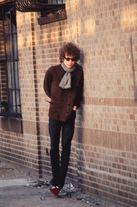 Bob Dylan. Ray ban sunglasses. Blonde On Blonde, Jerry Schatzberg, Weston Koury, Joan Baez, Folk Rock, Oakley Men, Cat Eyes, Bob Dylan, Classic Rock