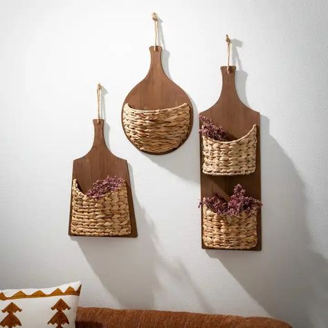 Minimal Design New Arrival Light Weight Multipurpose Wall Decorative Wall Pocket Water Hyacinth Wall Basket With Wooden Board - Buy Home Decor Ecofriendly Decoration Home Decor Decorations For Home Wall Decor Vietnam Wall Decor,Woven Decorative Water Hyacinth Storage Organizer Basket Small Water Hyacinth Storage Container Flower Pots,Water Hyacinth Basket Manufacturers Wholesalers Hand Woven Baskets For Organizing Product on Alibaba.com Wood Wall Pocket, Wood Cafe, Cafe Display, Wood Basket, Rustic Crafts, Paper Weaving, Wall Basket, Eco Friendly Decor, Hand Woven Baskets