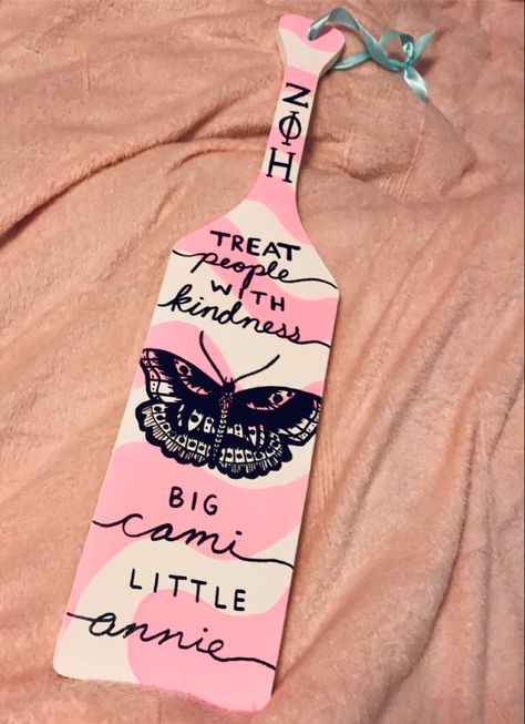 A sorority paddle painted in pink and white stripes with a butterfly illustration painted on in black Sorority Paddles Harry Styles, Harry Styles Sorority Paddle, Harry Styles Sorority, Taylor Swift Sorority Paddle, Dphie Paddle, Sorority Paddles Unique, Paddle Sorority Big, New Job Survival Kit, Paddle Sorority