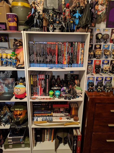 Geek Room Aesthetic, Collectors Bedroom, Nerd Room Aesthetic, Geek Room Ideas, Comic Shelf, Nerd Bedroom, Nerd Room Ideas, Geek Bedroom, Nerdy Room