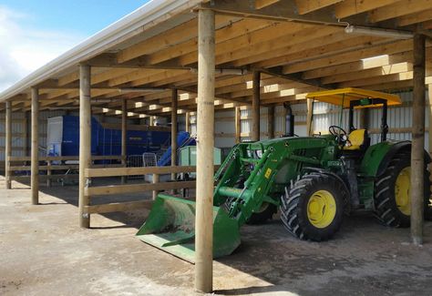 Tractor Shed Ideas, Tractor Storage, Metal Roof Construction, Farm Storage Buildings, Farm Equipment Storage, Pasture Shelter, Diy Pole Barn, Sawmill Lumber, Farm Storage