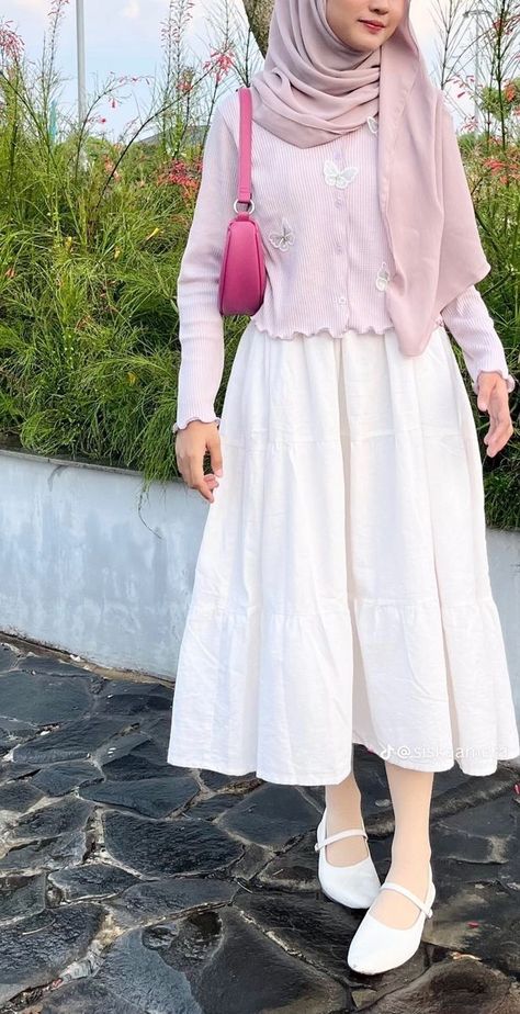 Pink Ootd Aesthetic, Outfit Skirt Hijab, Hijab Pink Dress, Outfit Pink Hijab Casual, Outfit Cardigan Hijab, Hijab Skirt Outfit, Pink Outfit Hijab, Pink Hijab Outfit, Outfit Hijab Casual Rok