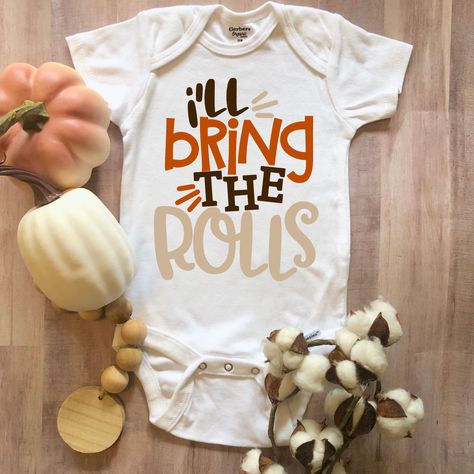 Fall Onesie Ideas, Homemade Rolls Onesie, Onesie Vinyl Ideas, Cute Diy Onesies, Sublimation Onesie Ideas, Thanksgiving Onesie Boy, Homemade Onesies, Cute Onesies For Babies, Cricut Onesie Ideas