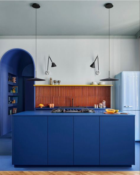 Bauhaus Kitchen, Bright Kitchen Colors, Bright Kitchen, Archi Design, The Color Blue, Bright Kitchens, Bauhaus Style, Blue Kitchens, Apartment Inspiration