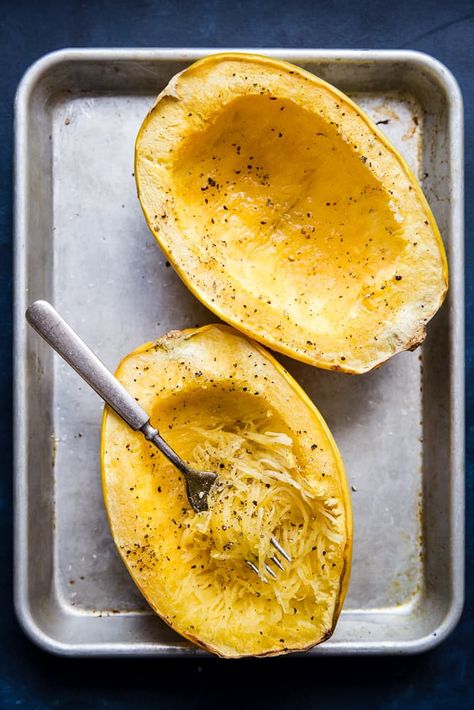 Grill Spaghetti Squash, Grilled Spaghetti Squash, Squash In Oven, Cook Spaghetti Squash, Roasted Spaghetti Squash, Veggie Side Dish, Spaghetti Squash Recipe, Cooking Spaghetti, Autumn Side Dishes