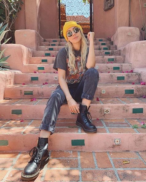 Camden Scott (@cammiescott) • Instagram photos and videos Cammie Scott, Spotify Playlist Pics, Playlist Pics, Lesbian Outfits, Neat Clothes, Wall Aesthetic, Black Sails, Grunge Outfit, Pirate Costume