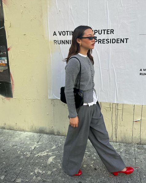 Coastal grandmother, coquette — now "eclectic grandpa" is establishing itself as the first viral trend of 2024. Here's why it's worth trying. Grey Slacks Outfit, Fashion Intern, Slacks Outfit, Grey Pants Outfit, Grey Slacks, Coastal Grandmother, Cardigan Outfits, Viral Trend, 가을 패션