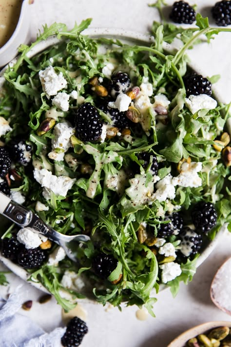 Salad Blackberries, Arugula Goat Cheese Salad, Blackberry Goat Cheese, Platter Salad, Blackberry Salad, Honey Vinaigrette, Best Summer Salads, Grapefruit Salad, Pistachio Salad