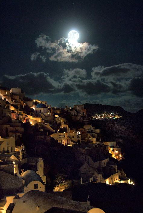 Moonlit Santorini, Greece // amazing photo that captures what it really looks like at night. magical. Santorini Grecia, Magic Places, Property Brothers, Santorini Greece, The Night Sky, Pretty Places, Places Around The World, Albania, Serbia