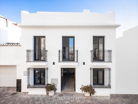 Town House in Estepona Old Town Estepona Old Town, Marbella Architecture, New Classic Facade, Spanish Townhouse, Classic Houses, Colonial House Exteriors, Classic Facade, Balcony Railing Design, Minimal House Design