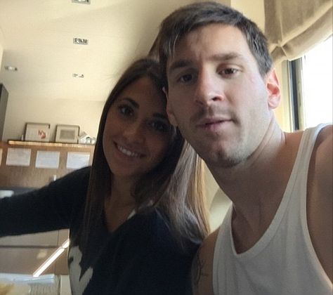 Messi And Antonella, Messy Girl Aesthetic, Messi Art, Antonella Messi, Sports Drawing, Wallpaper Sport, Messi Quotes, Lionel Messi Posters, Sports Wallpaper